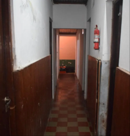 Mujer policía murió electrocutada en un inquilinato de Mercedes